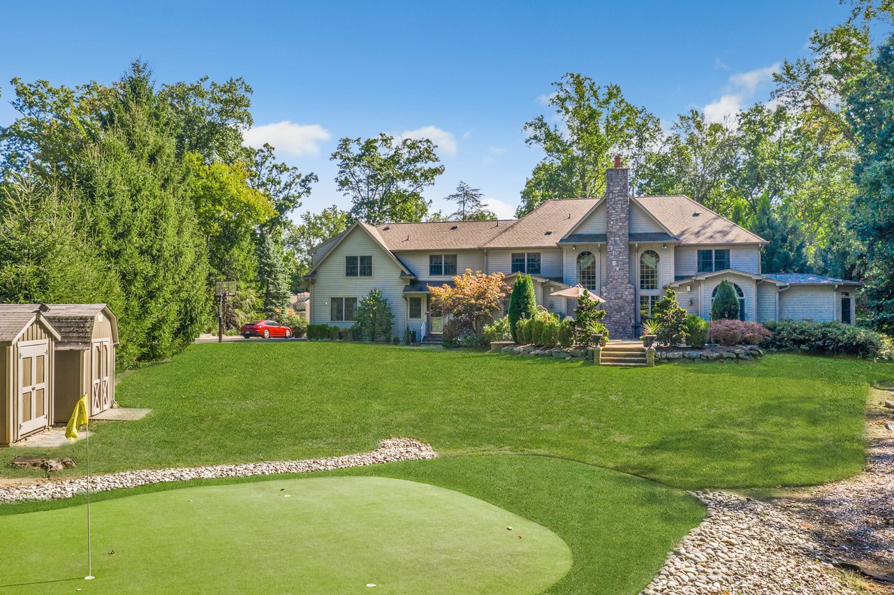 8 Glenbrook Drive