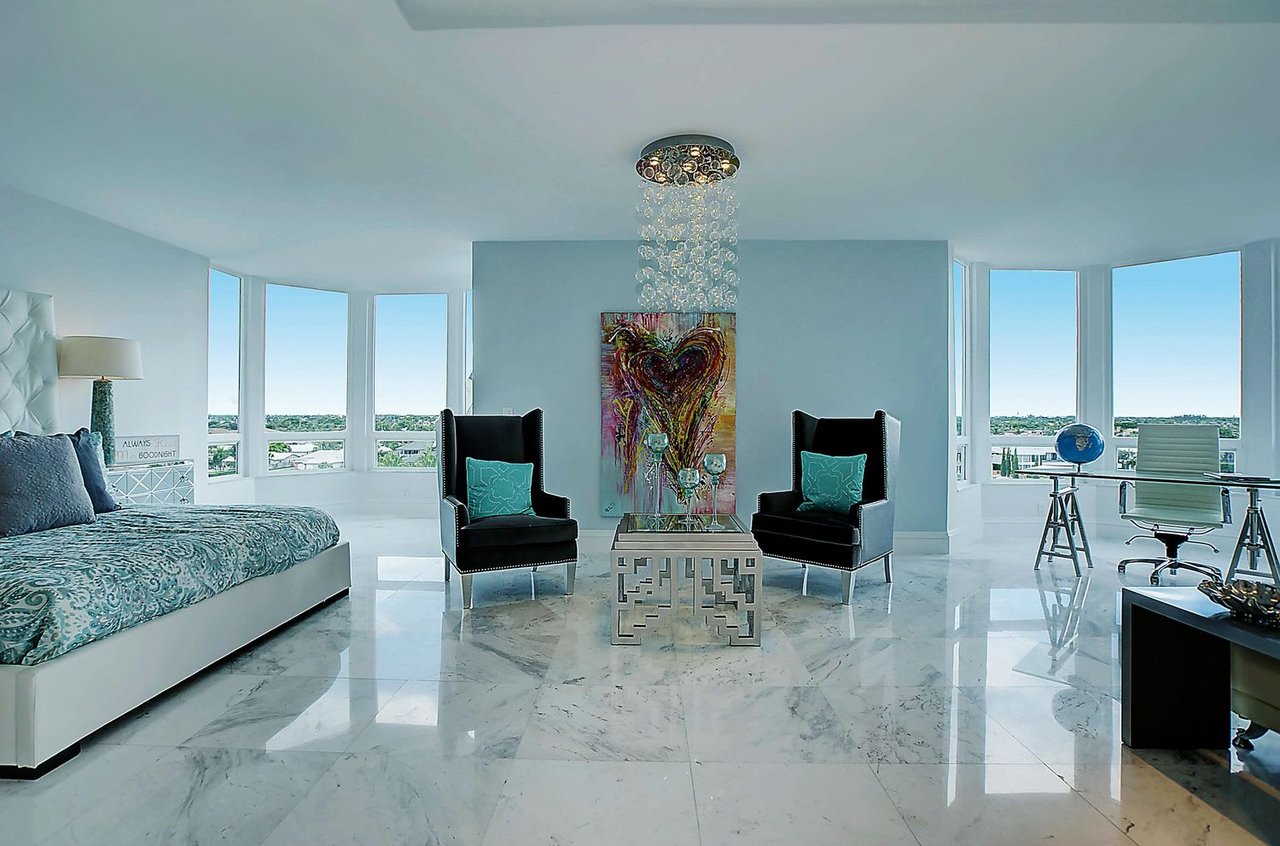 1073 Hillsboro Mile, #5N