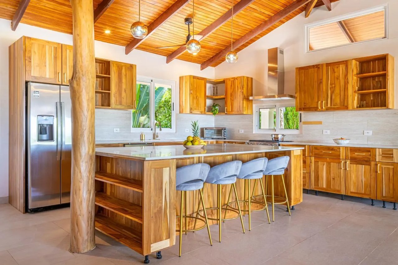 Casa Blanca: Luxury Oceanview 4 Bedroom Uvita Home