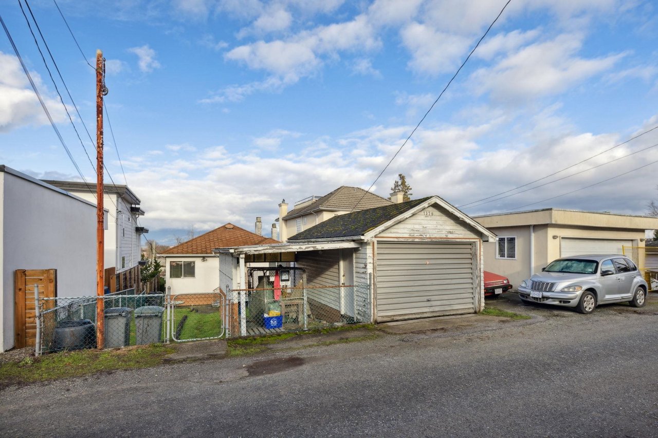 1376 E 35th Ave