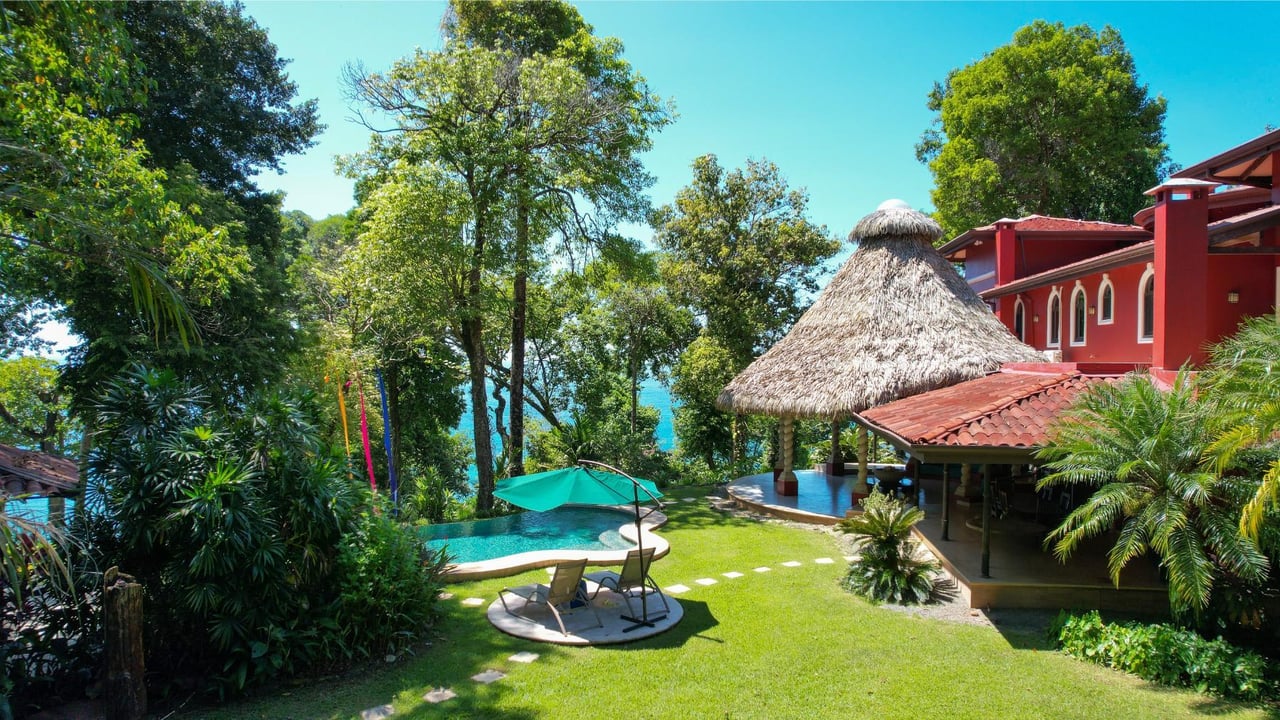 Colonial Oceanfront Estate, Dominical, Puntarenas