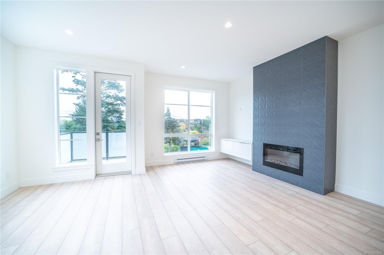 2-1052 Tillicum Rd, Saanich