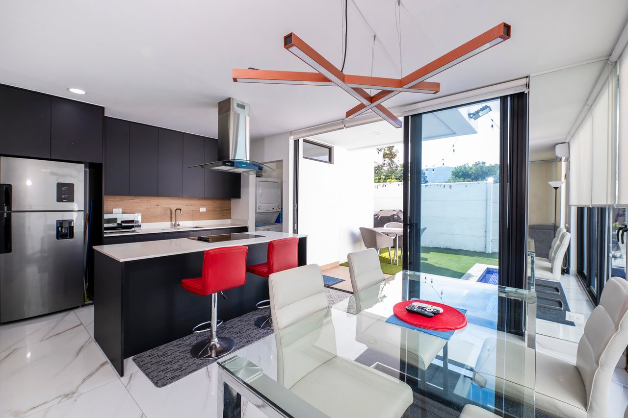 Private Pool Turnkey Condo, Santa Ana, San Jose