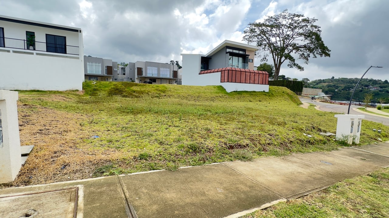 Gated Community Residential Lot, Curridabat, San Jose