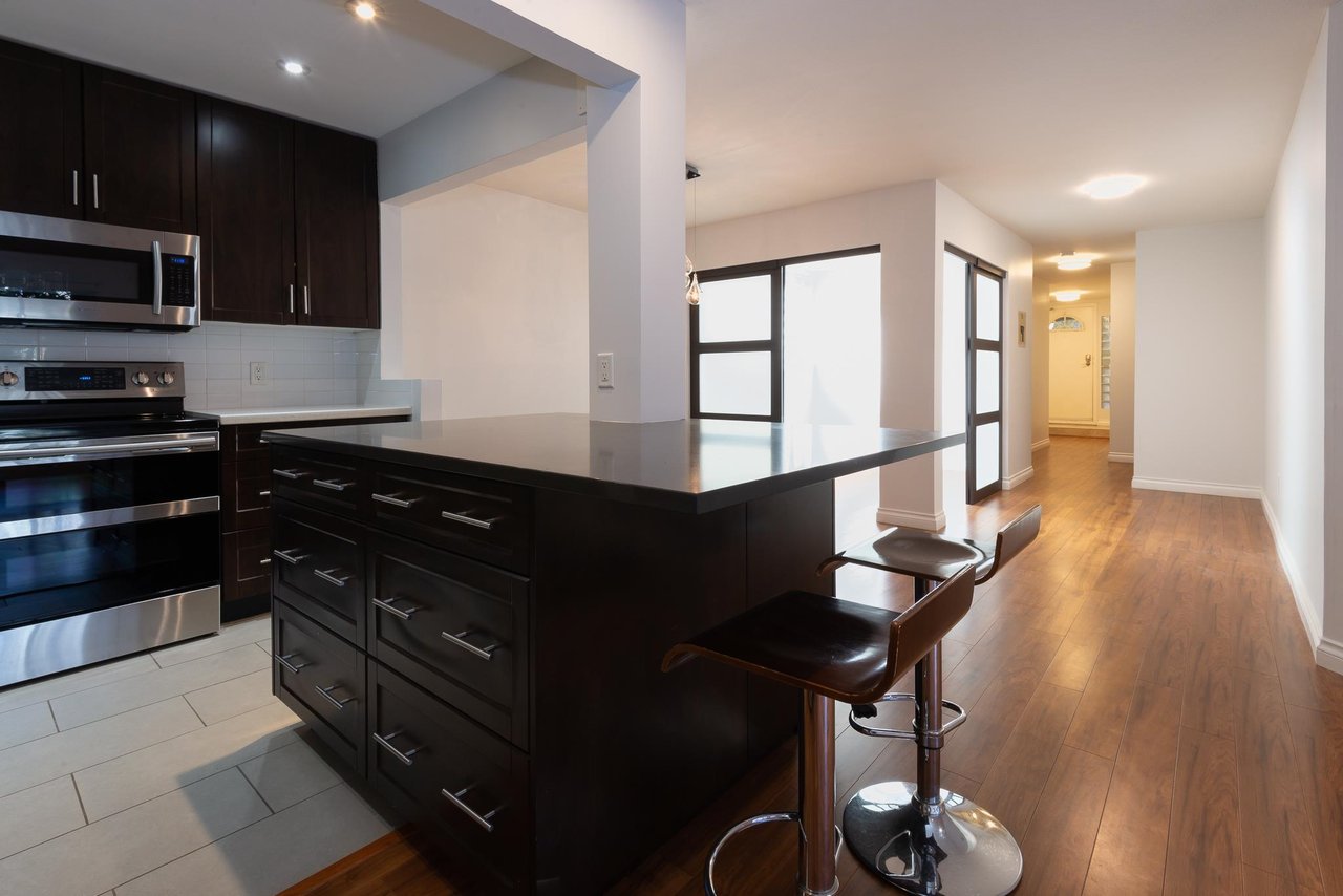 106-1082 W 8th Ave