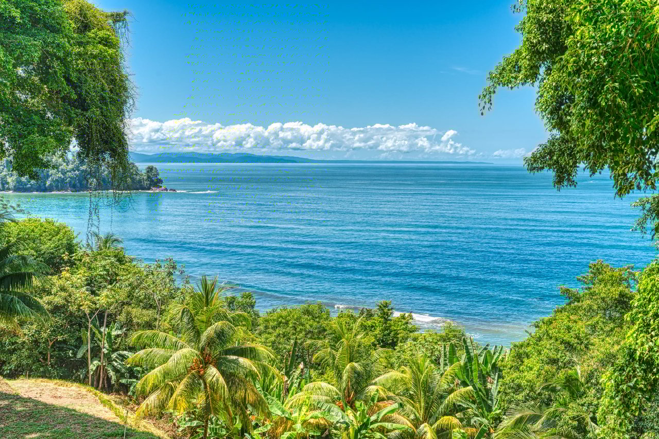 Boutique Hotel Overlooking the Pacific Ocean