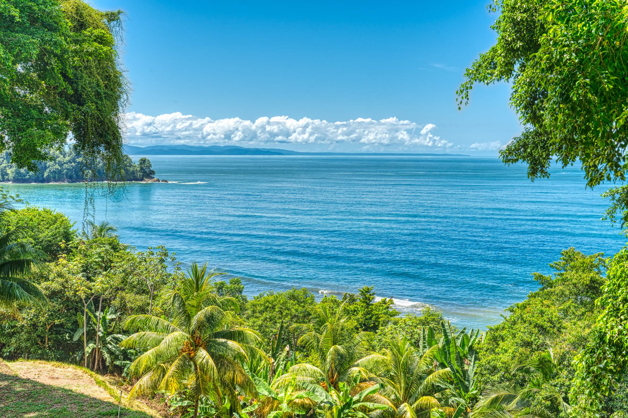 Boutique Hotel Overlooking the Pacific Ocean