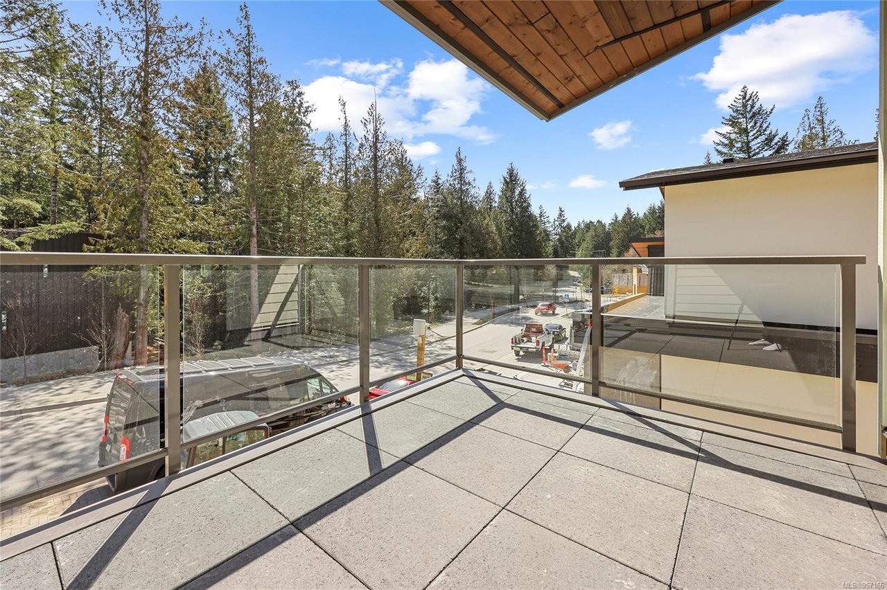3913 Olympian Wy