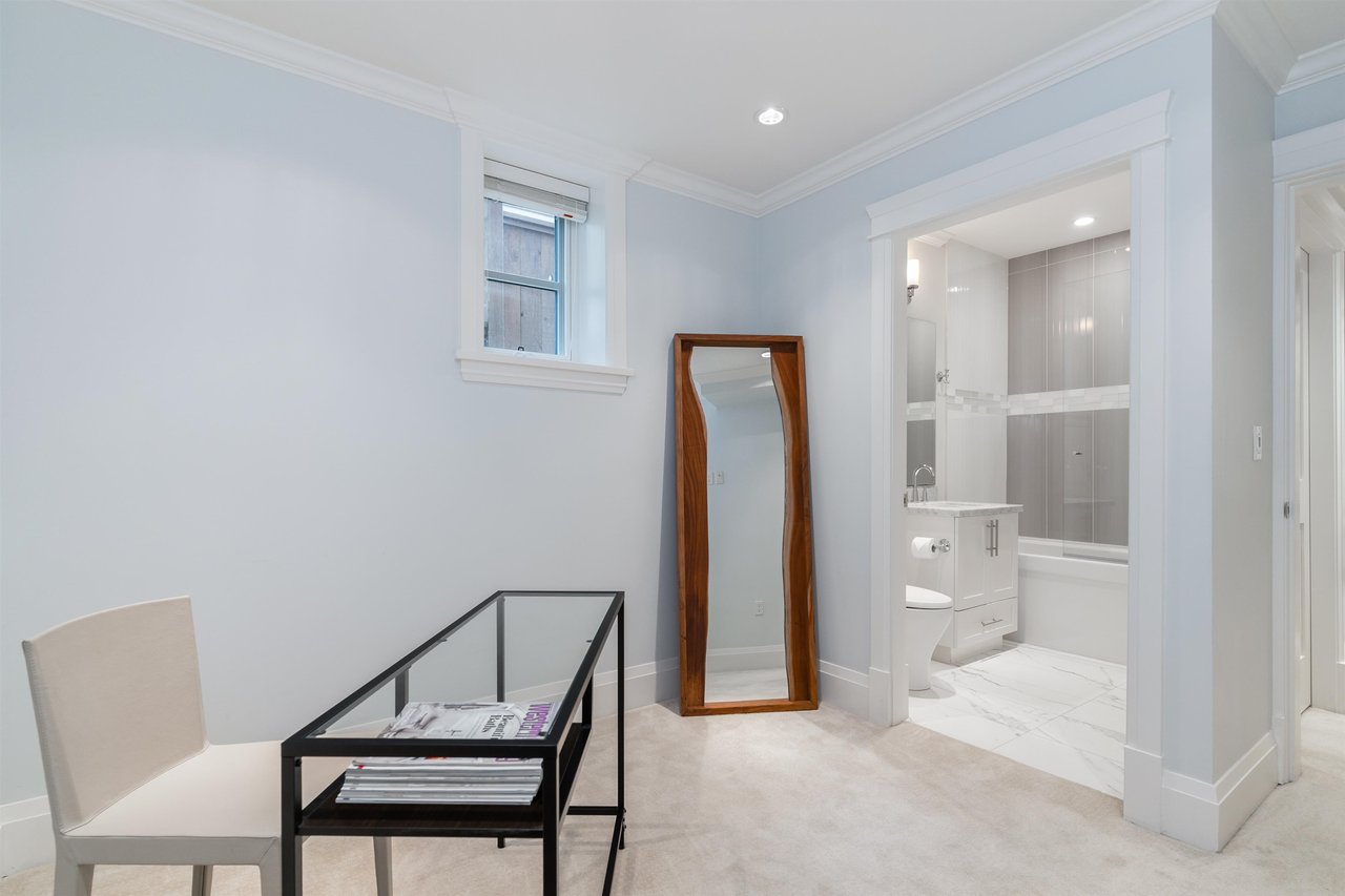 2-458 E 10th Ave