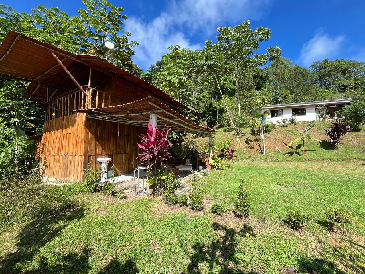 Costa Azul 120-degree Mountain View House With Costarican Wooden House as Lagniappe.