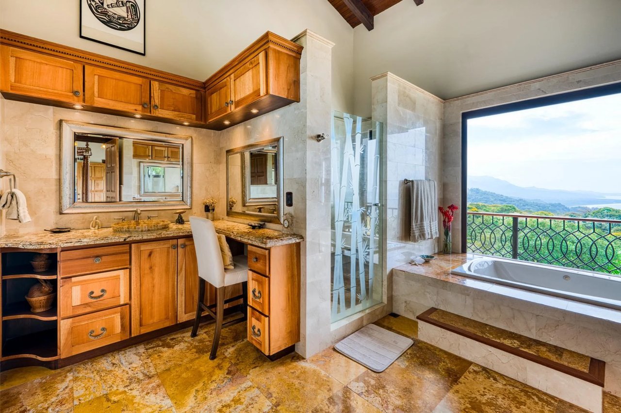 Luxury Ocean View Home, Dominical, Puntarenas