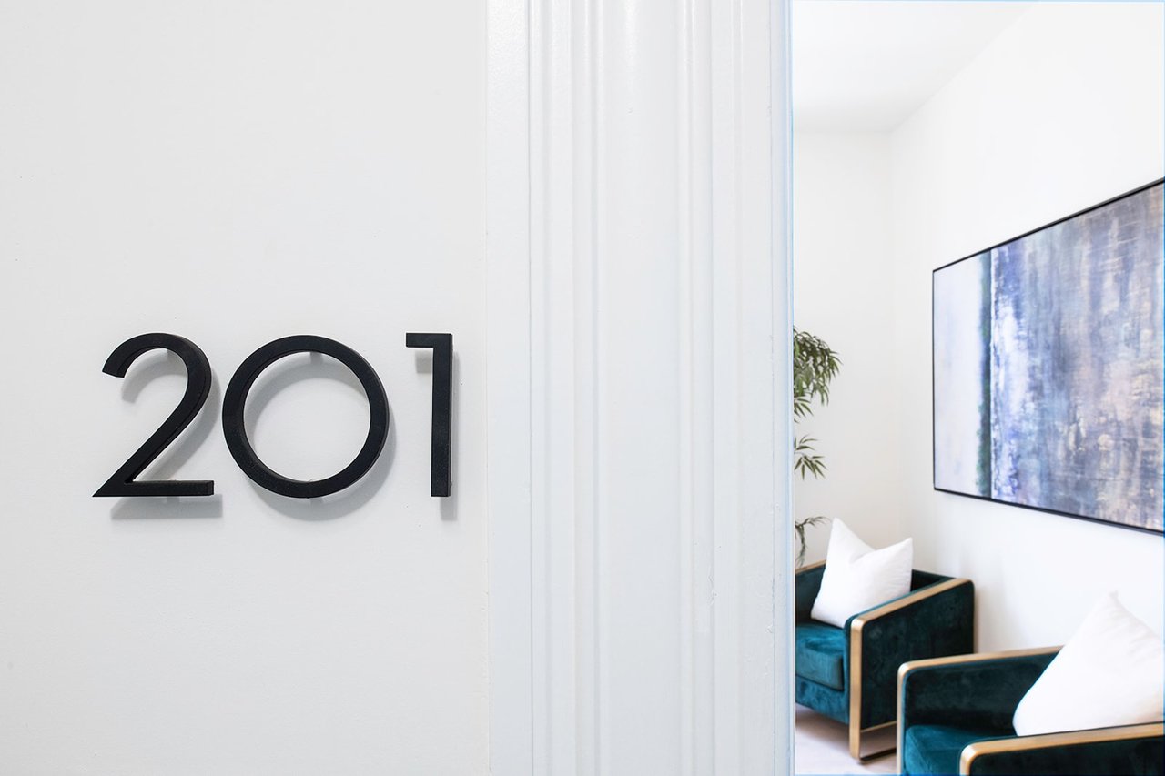 2226 California Street Unit: 201