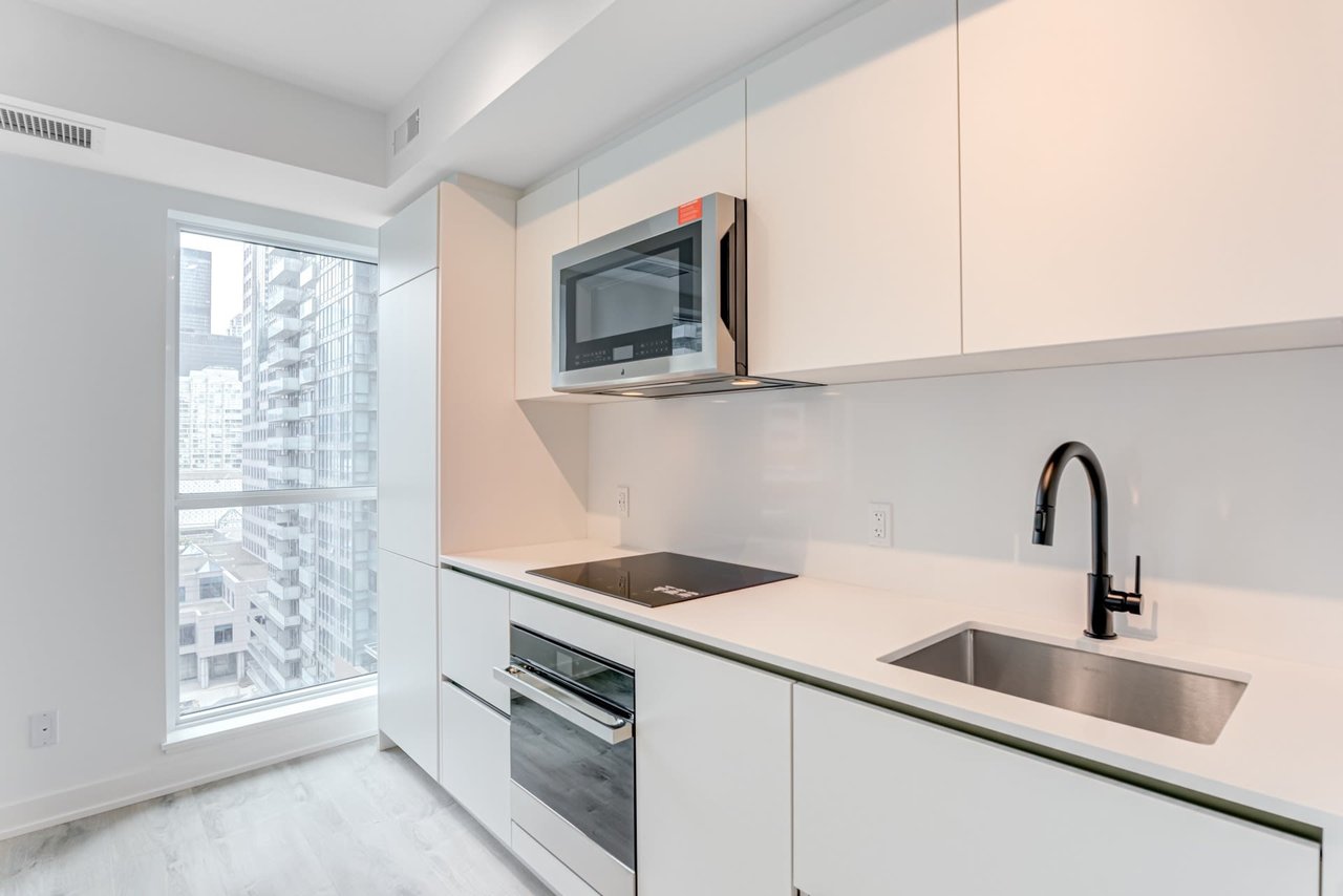 327 King St W Unit: 1101
