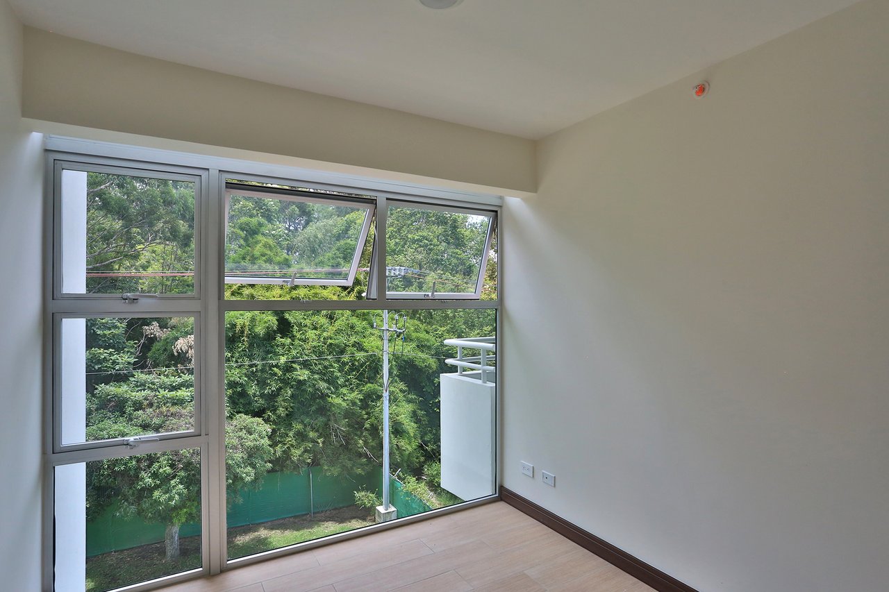 Urban Condo With Rooftop Gym, Heredia