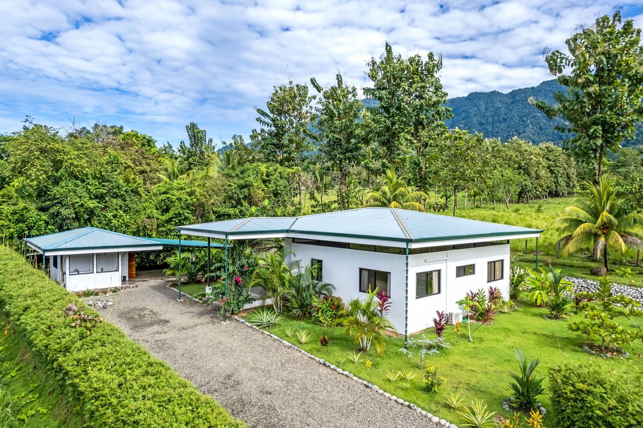 Bright & Peaceful 3-Bedroom Home With Separate Workshop/Office Space & Stunning Views Of The Lush Mountains In Easy-Access Location In Ojochal Costa Rica