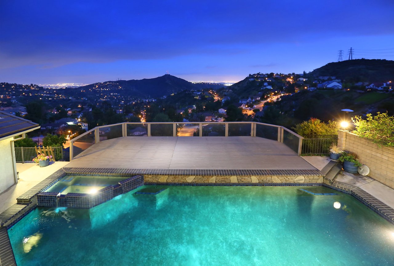 2515 Flintridge Dr