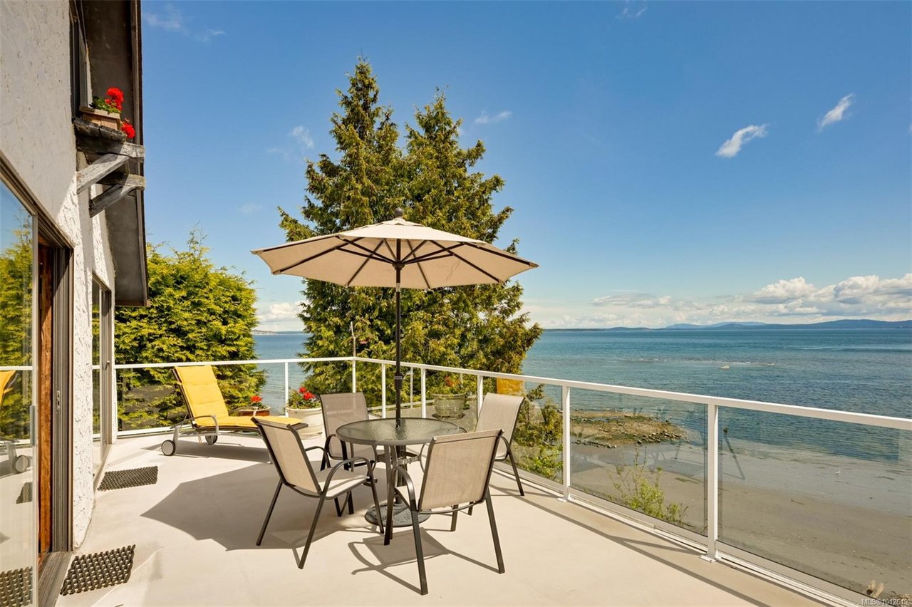 4955 Cordova Bay Rd
