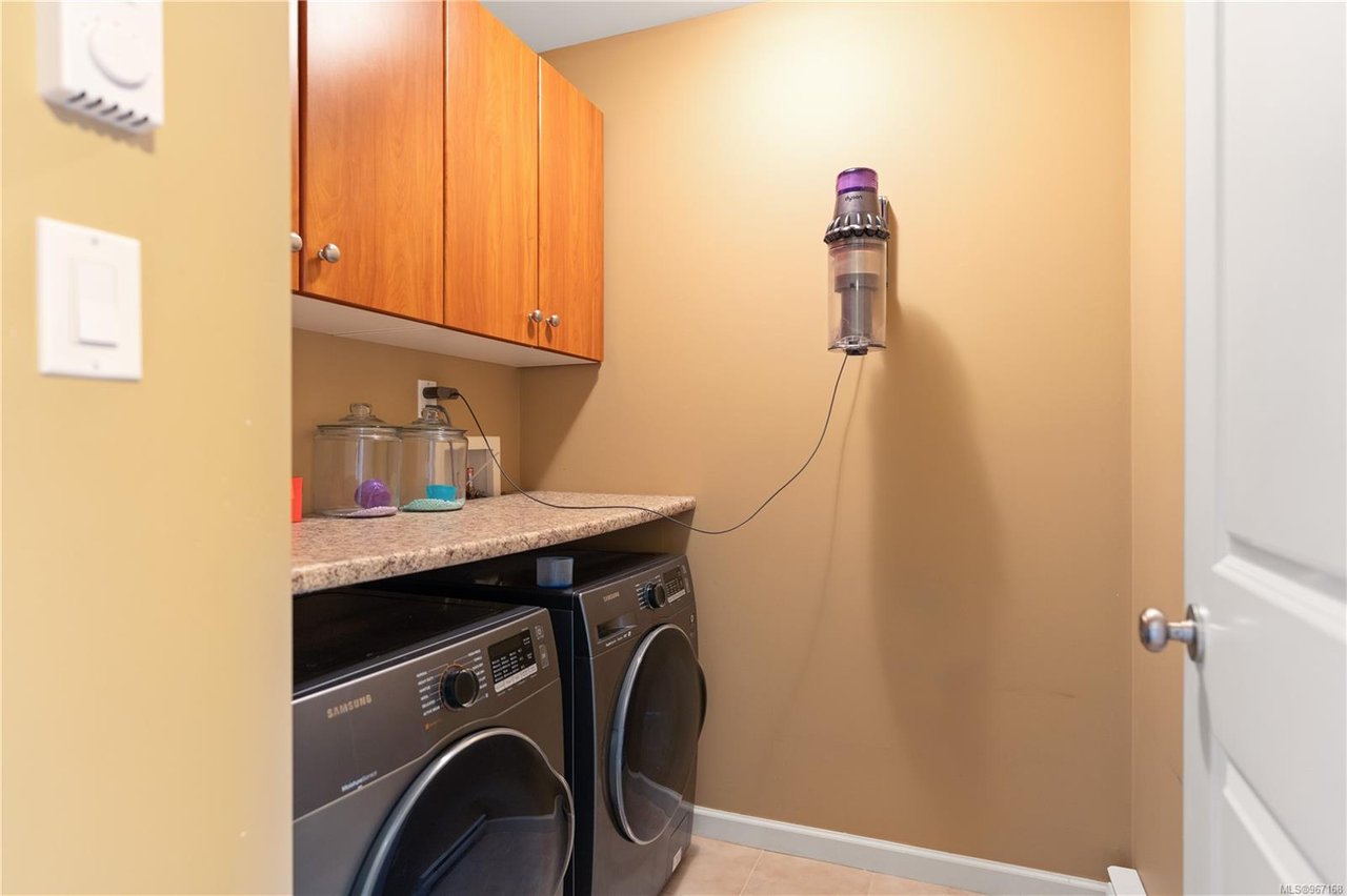 102-2920 Phipps Rd, Langford