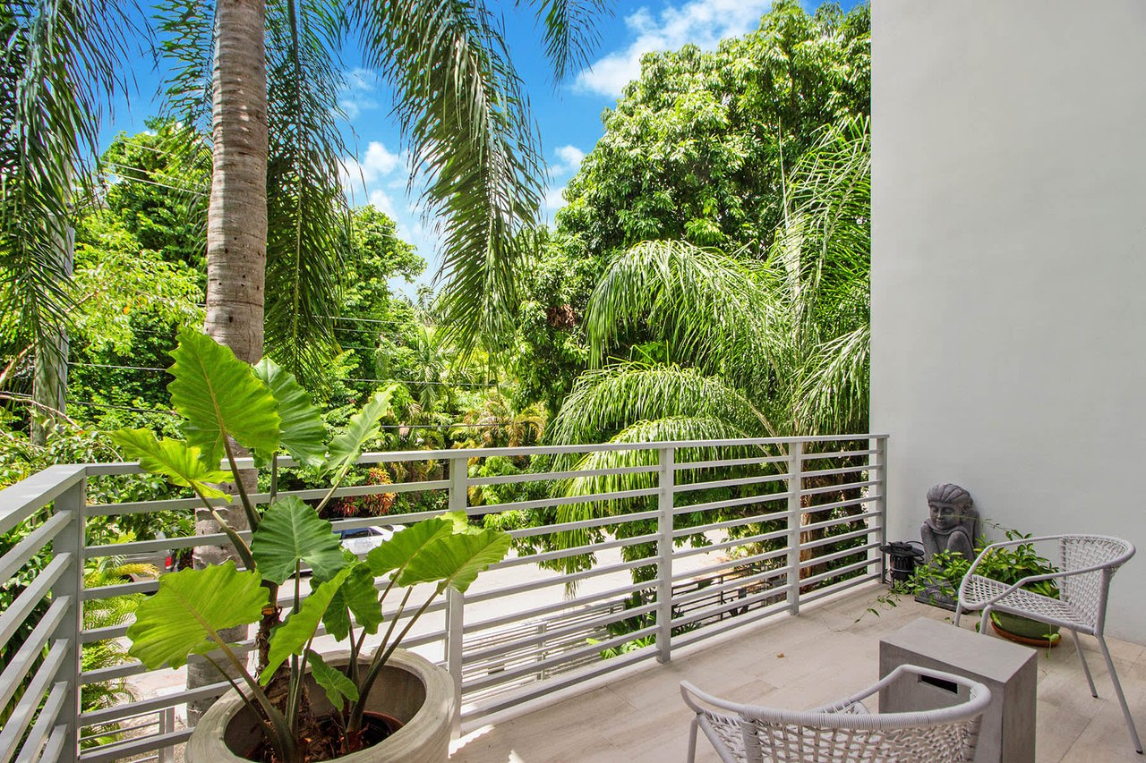 Contemporary Coconut Grove Townhouse