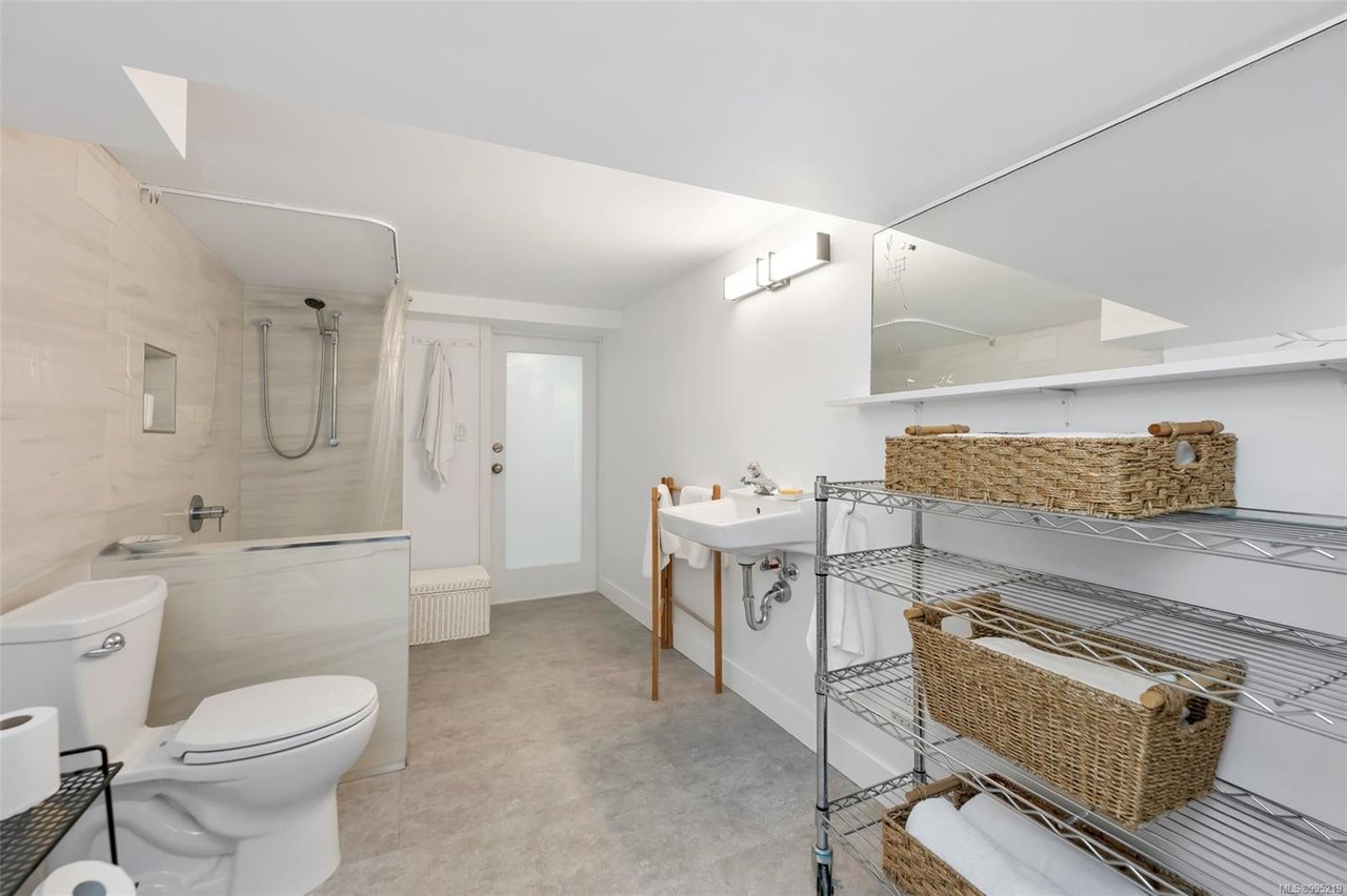 36 Tovey Cres, View Royal