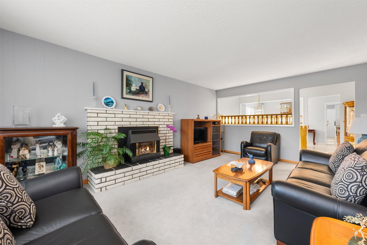 1425 Slocan St