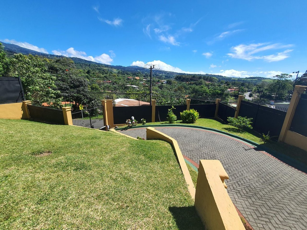 Private Mountain View Estate, Heredia