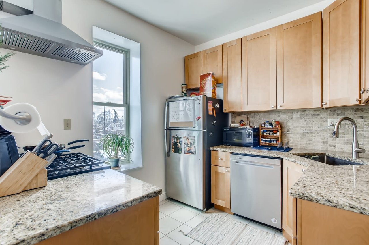 701 W 6th Ave