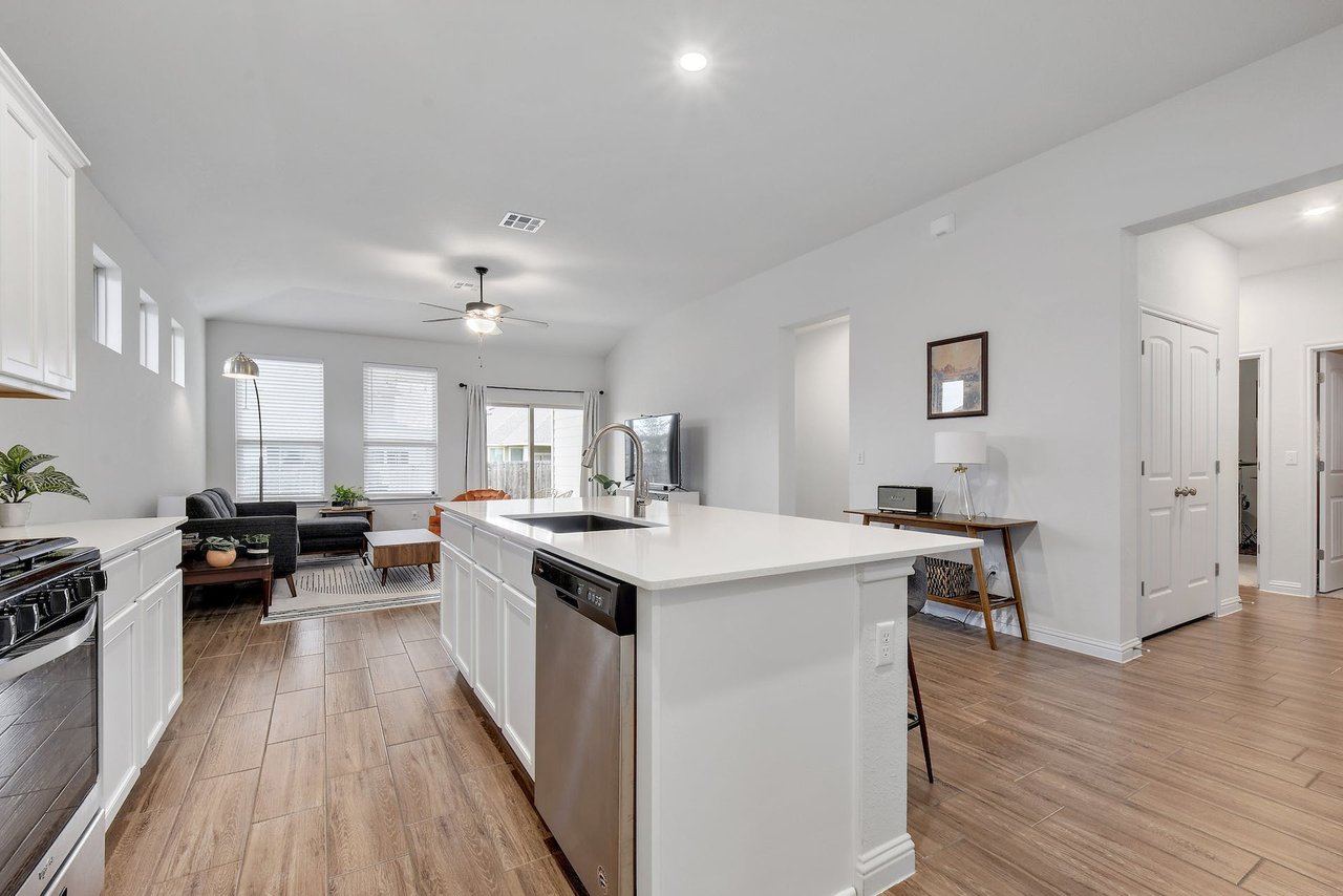 8206 Dampton Ln, Austin, Texas 78744