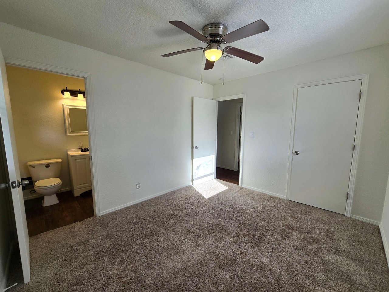 807 N Beard