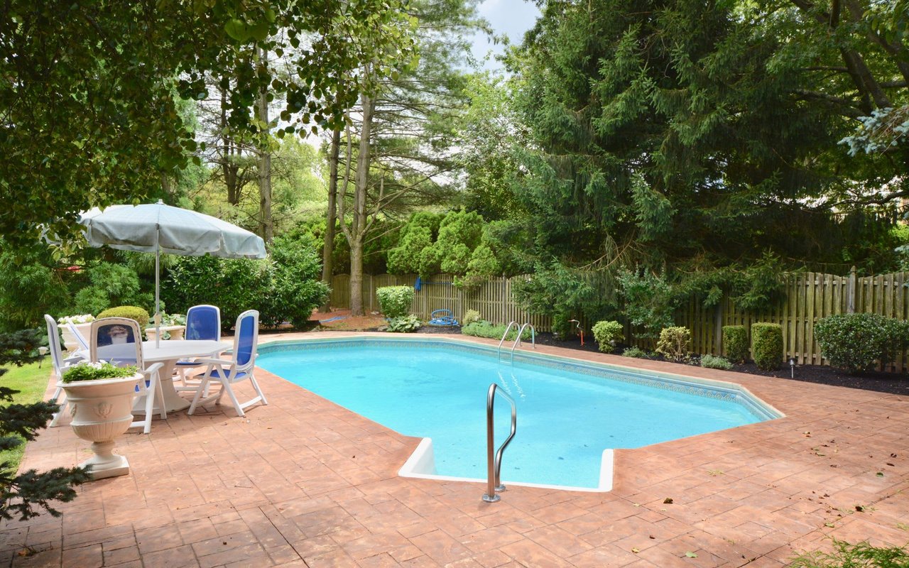 1 W CARTWRIGHT DR