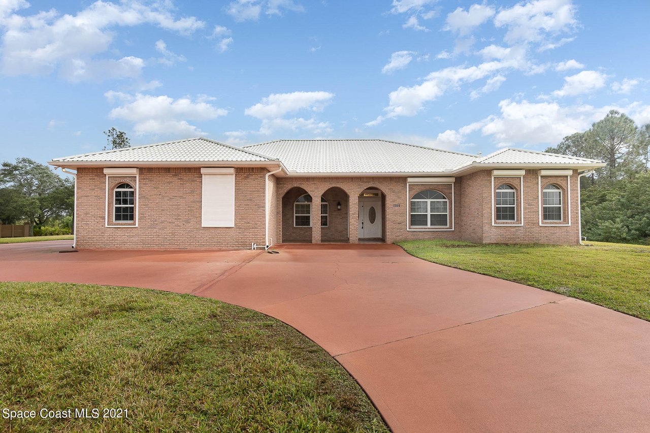 8605 Lake Ridge Dr