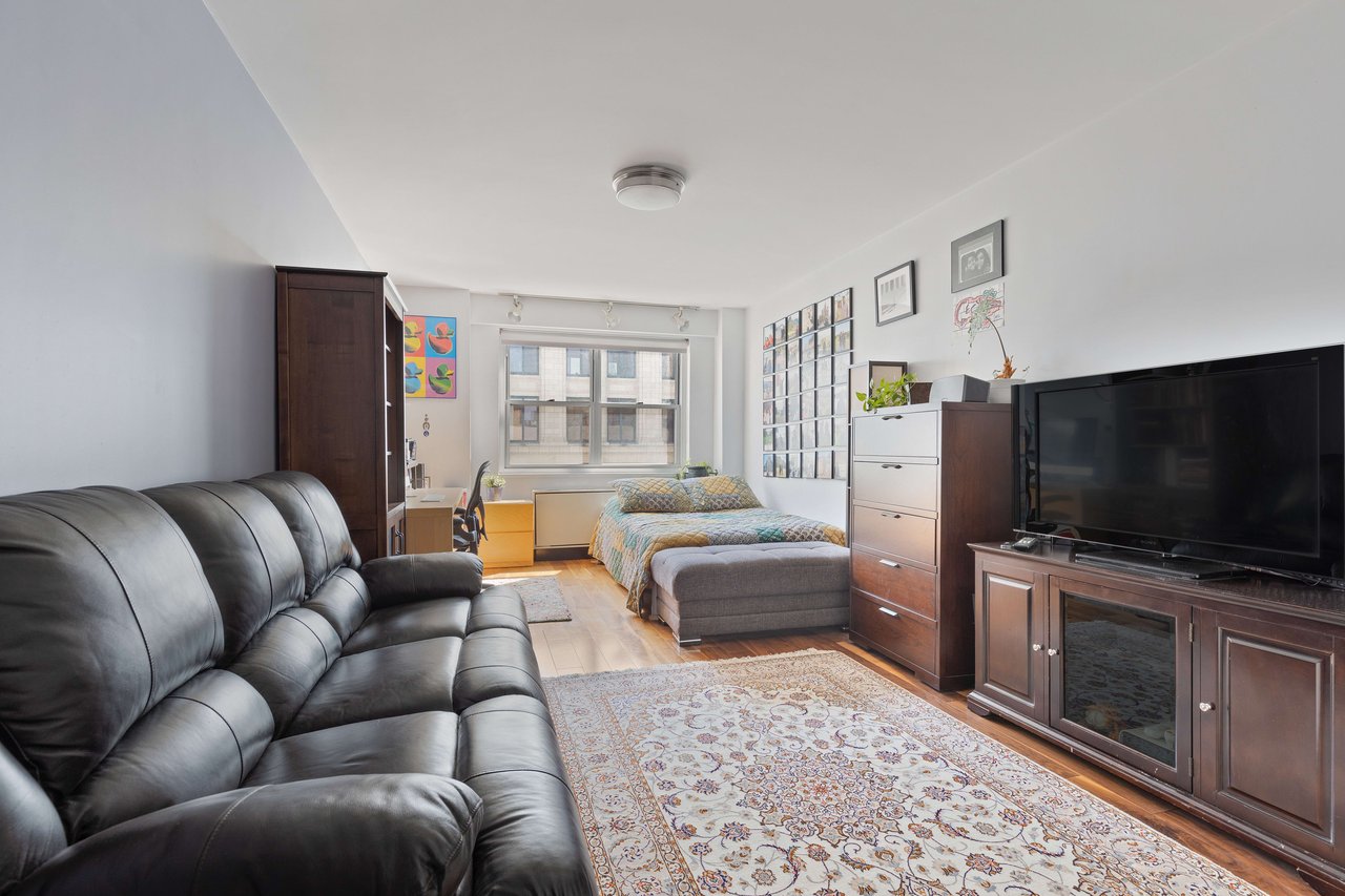 70 E 10th St, Unit 21J