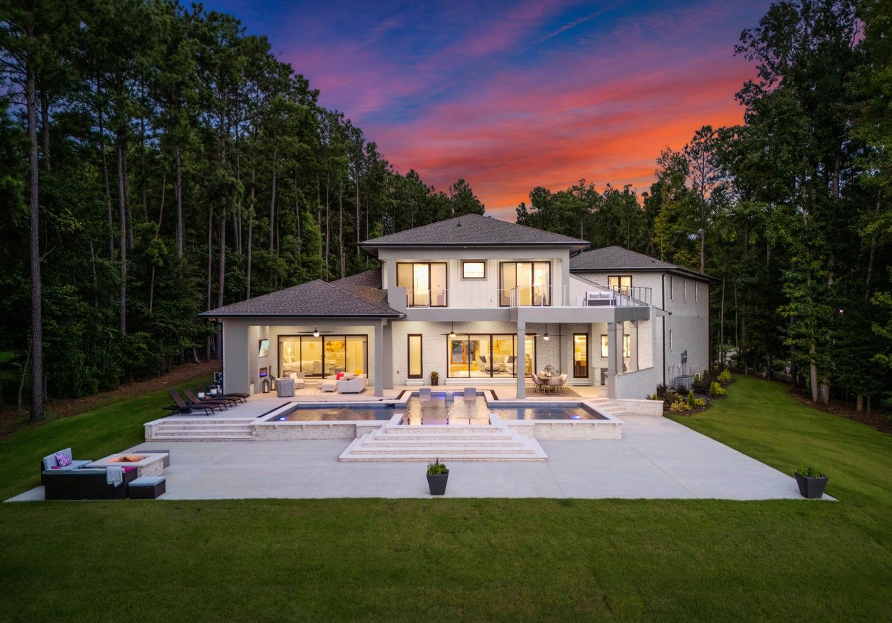 1812 Marthas Vineyard Road | Luxury Waterfront Modern Retreat