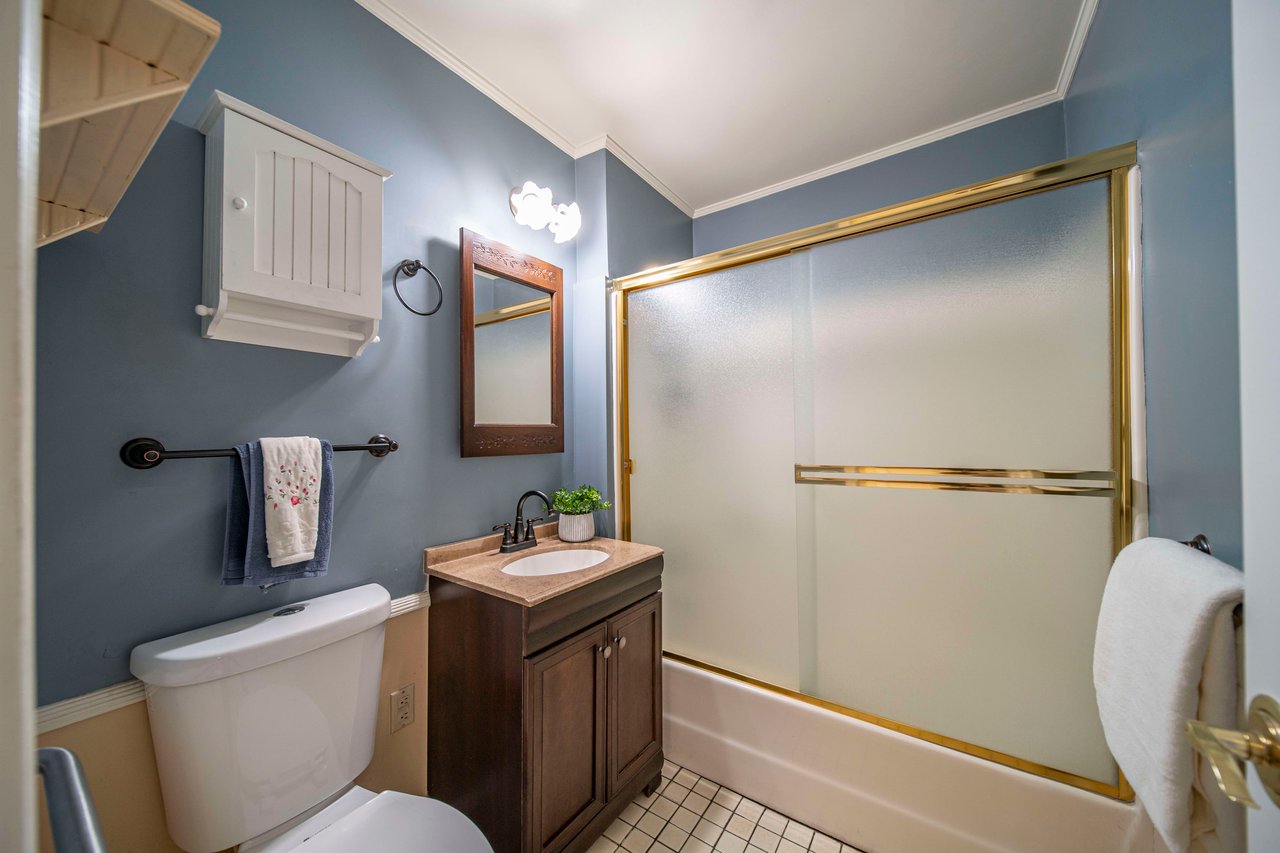 6442 Loma - Bathroom 