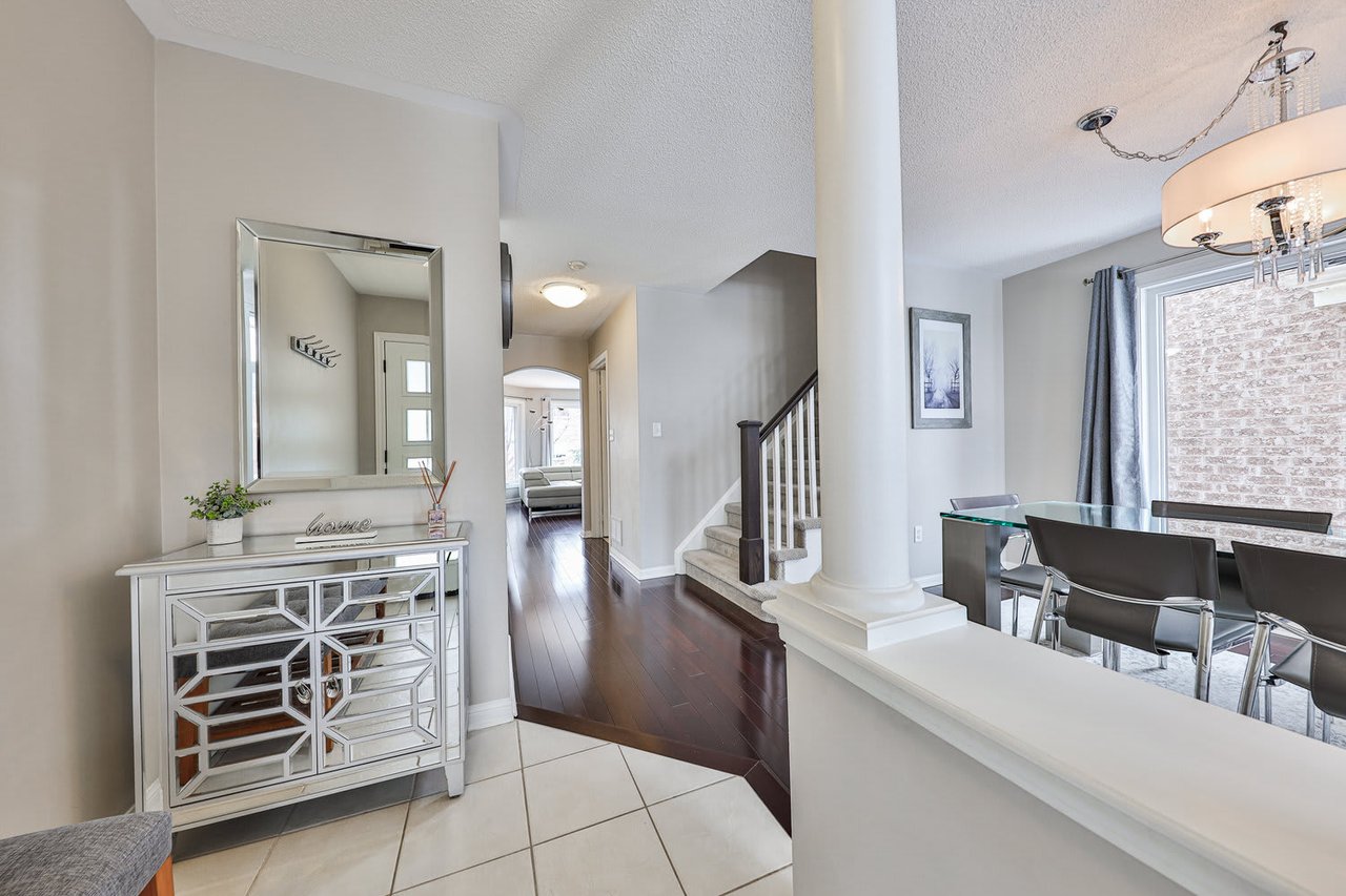 2582 FALKLAND Crescent, Oakville