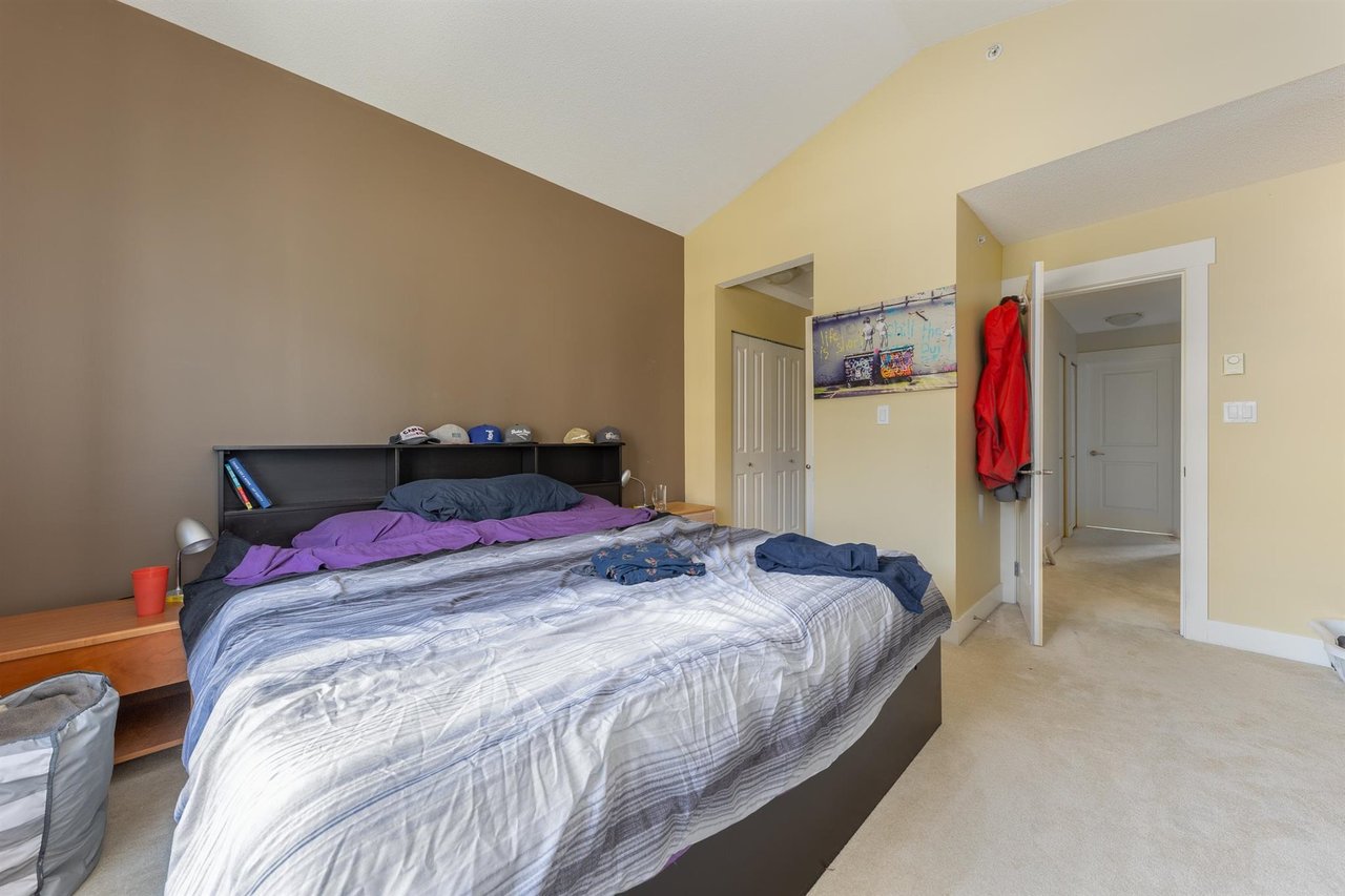 1214 Village Green Wy