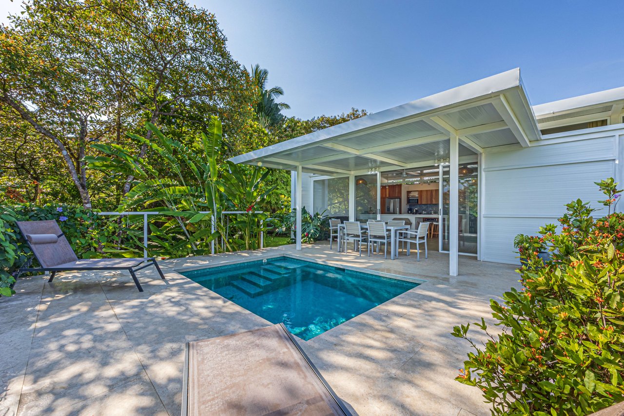 Casa Las Palmeras, Stunning Mountain and Ocean View Home