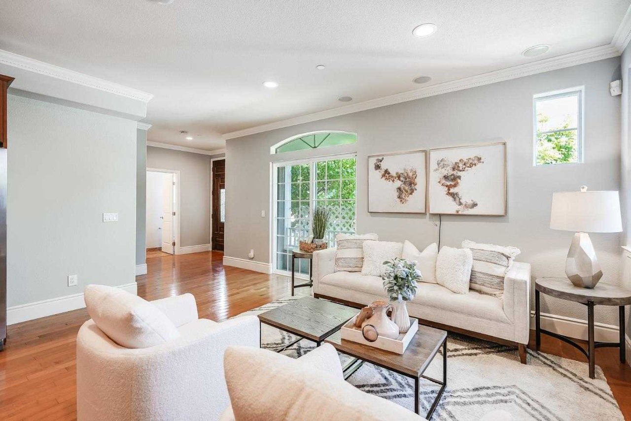 2718 Darien CT