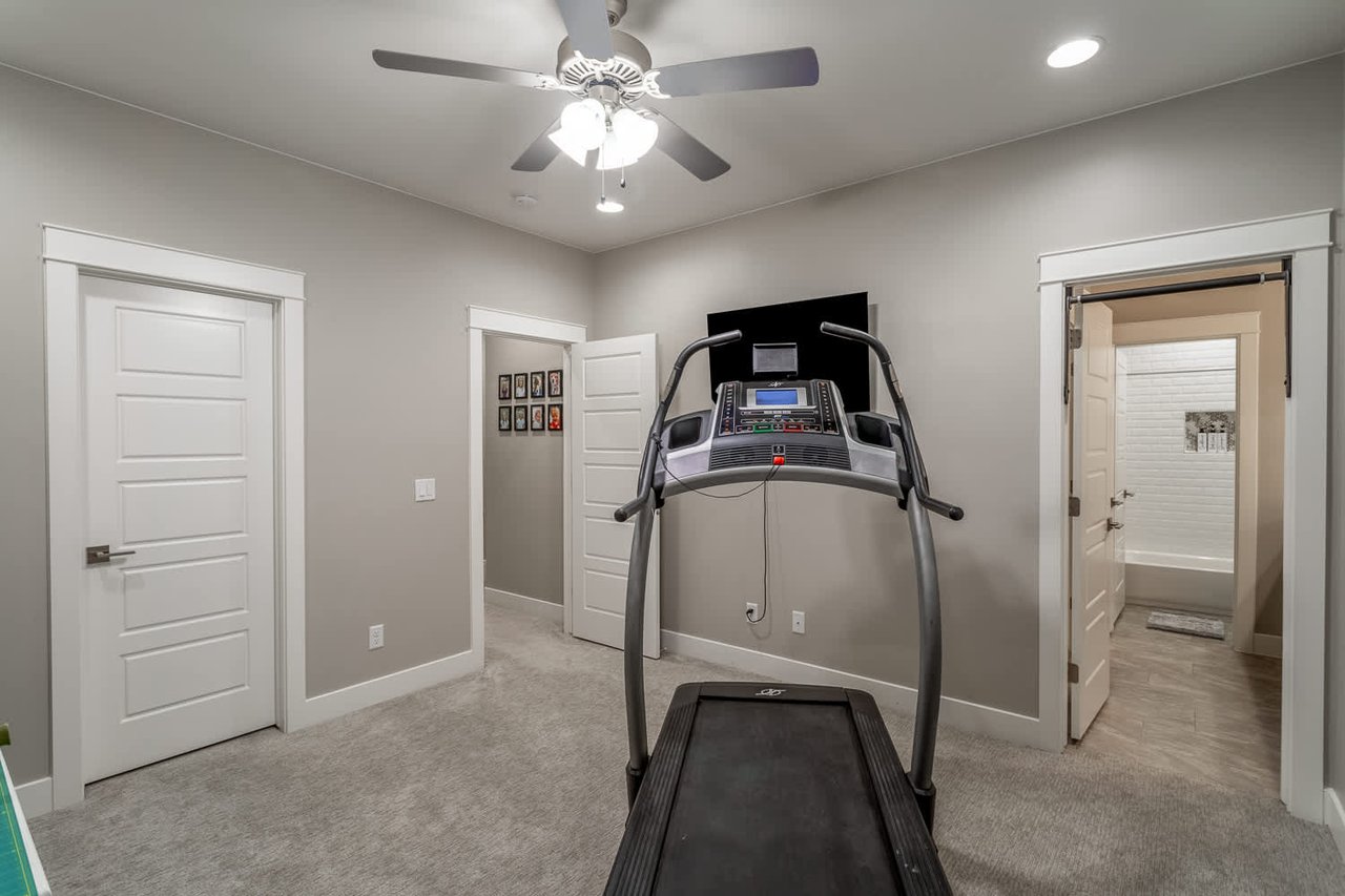 258 W Blue Quartz Dr