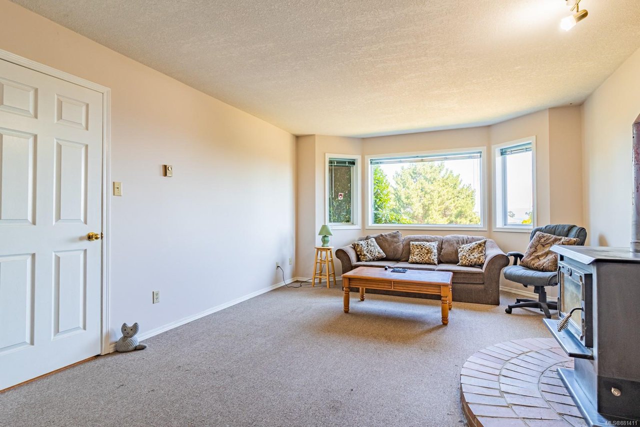 5270 Catalina Dr, Nanaimo