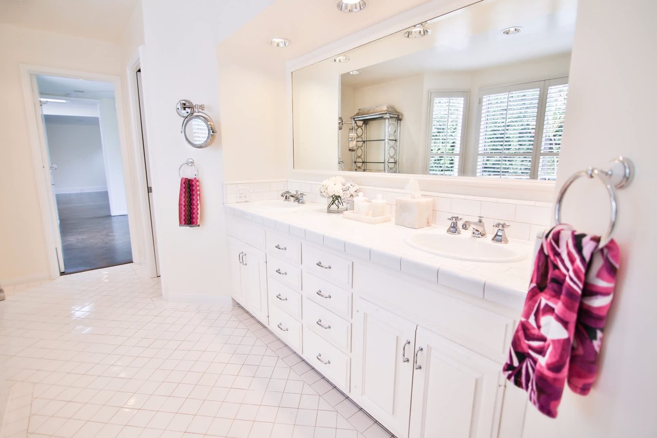 8749 Dorrington Ave