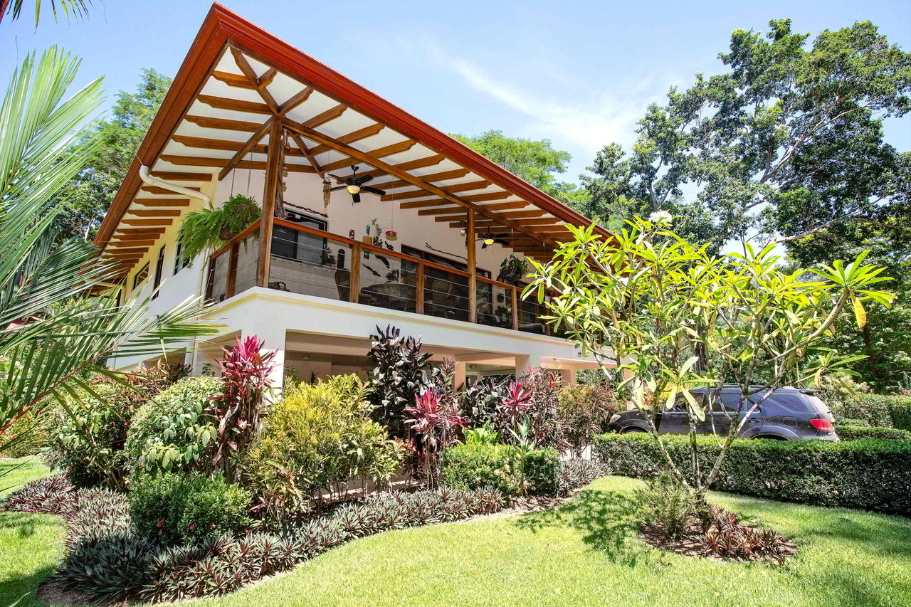 Wheelchair Friendly- 2 Bedroom house in a Quiet Community