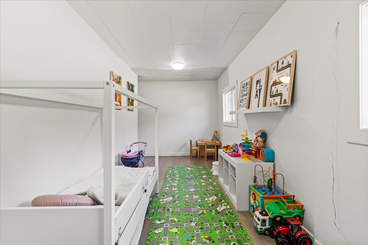 47818 Old Boston Bar Rd