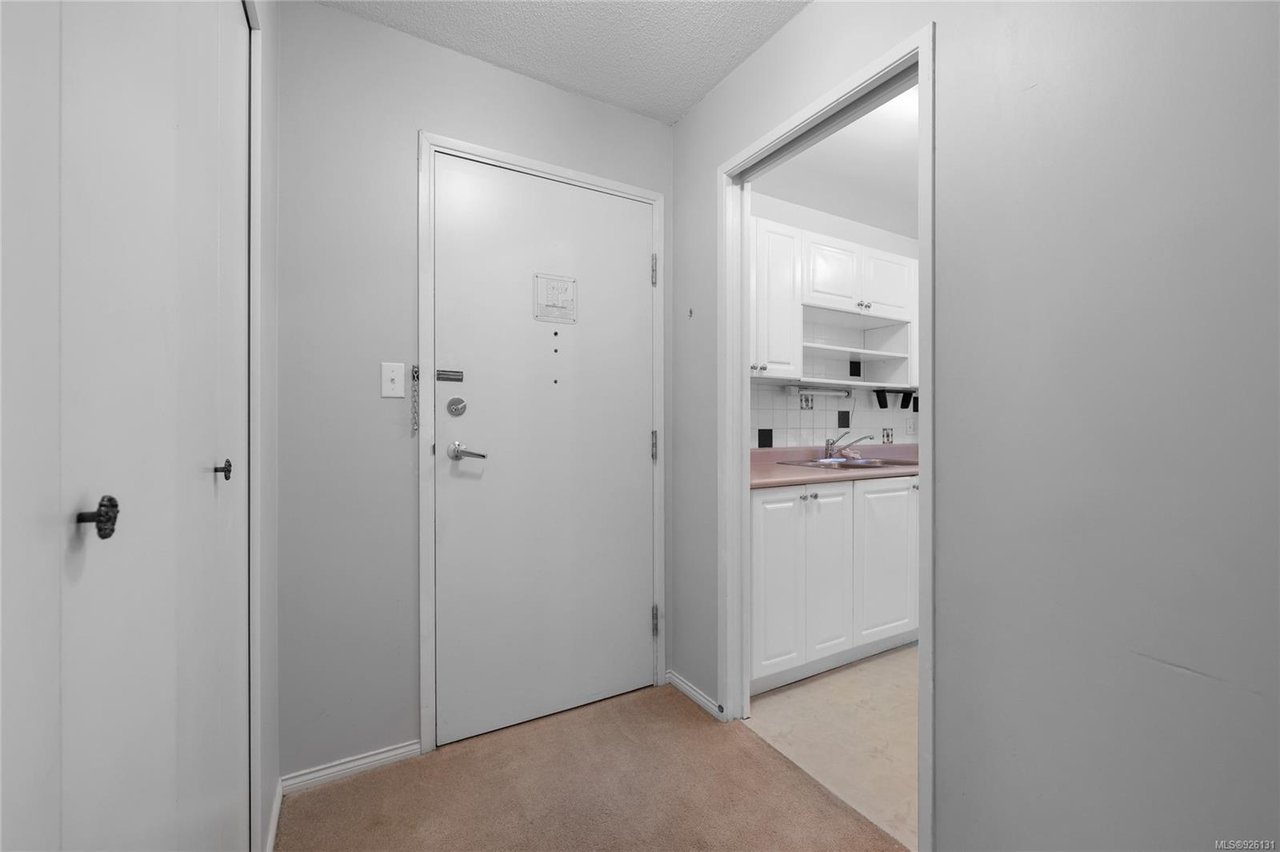 209-651 Jolly Pl