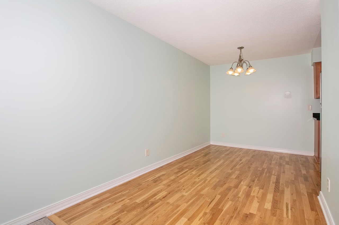 Top Floor Condo in Linden Hills!