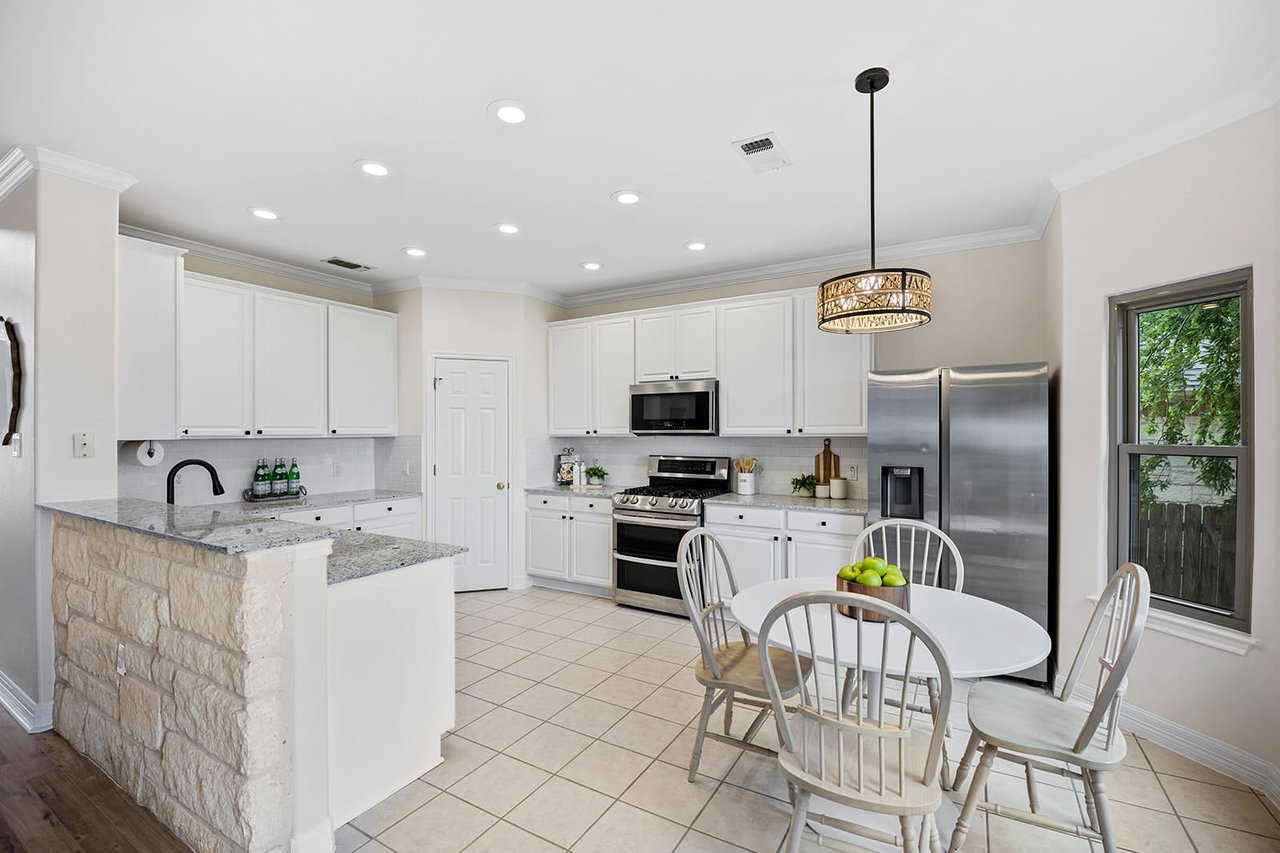 3827 Laurel Ridge Dr