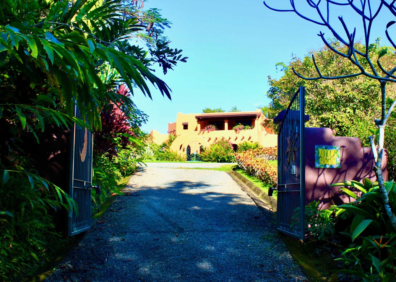 11 ACRES, 3 Bedroom Luxury Home, 1 Bedroom Guest House, Pool, Sunset Ocean View, Separate Ocean View Building Site