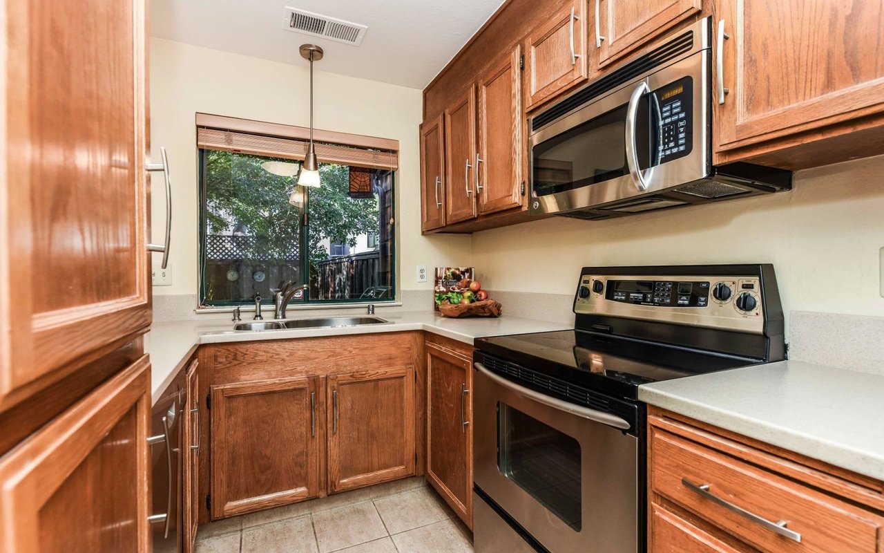 Super Cute Townhome - Walnut Creek!