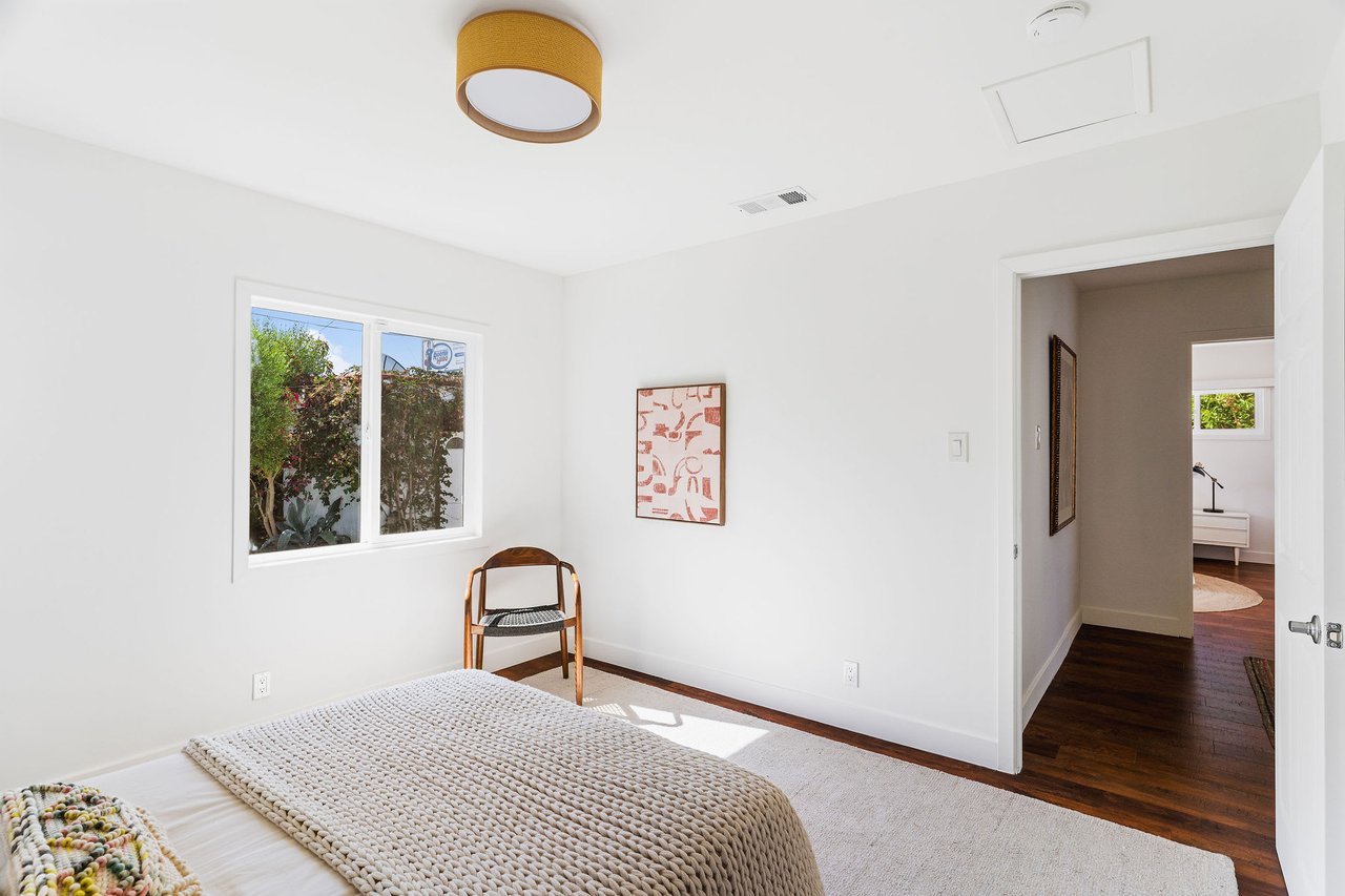 2112 S Mansfield Ave, Mid Los Angeles