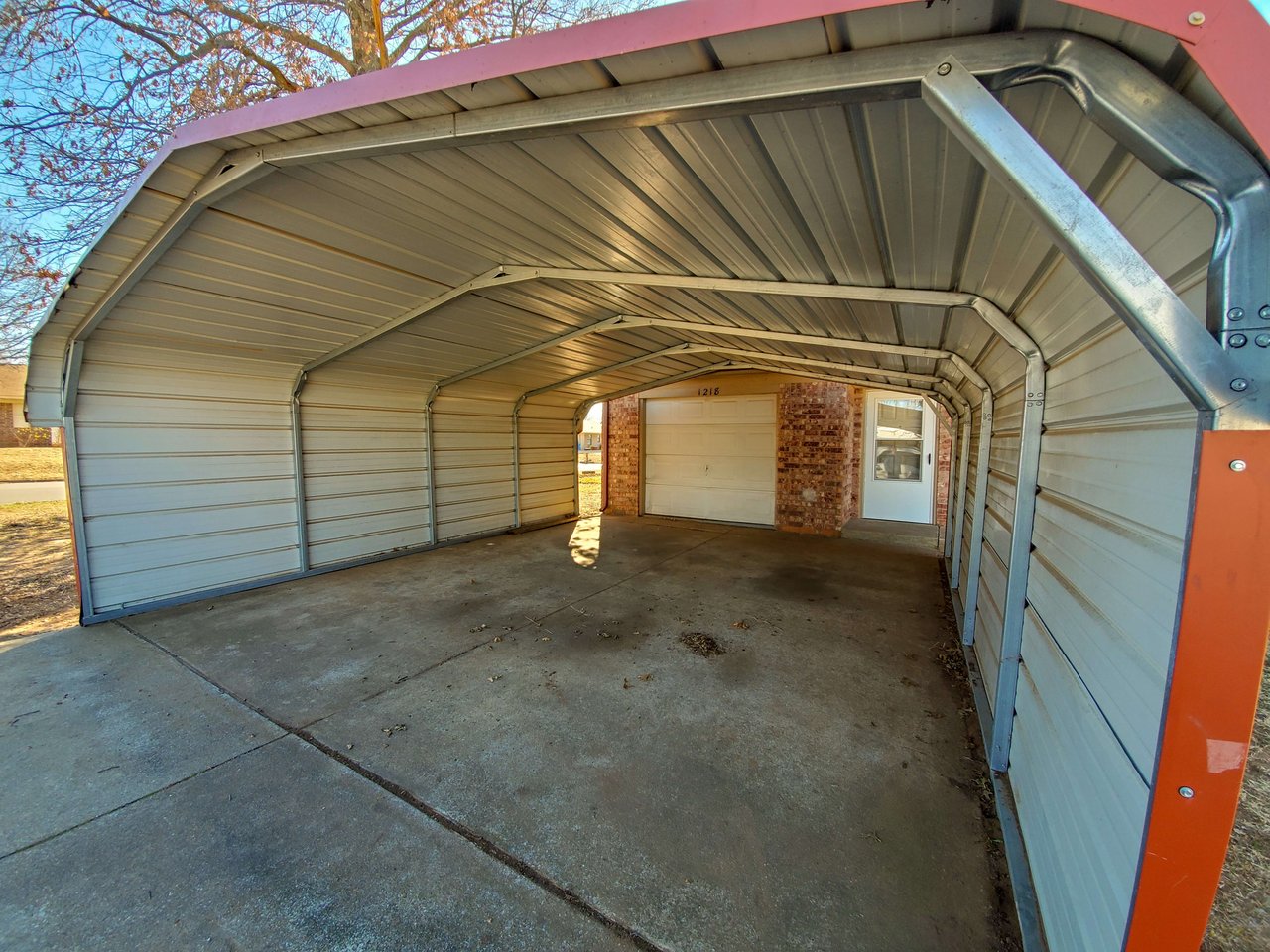 1218 Whispering Glen 